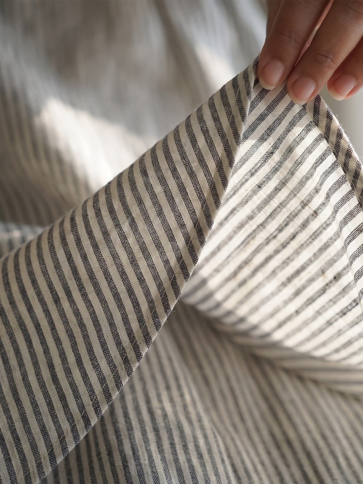 The Pinstripe Linen Shirt - KAAHIRI